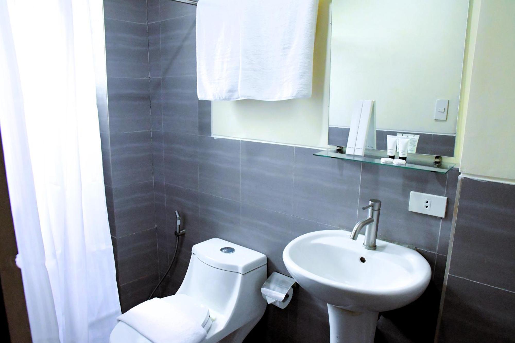 Arzo Hotel Makati Makati City Dış mekan fotoğraf