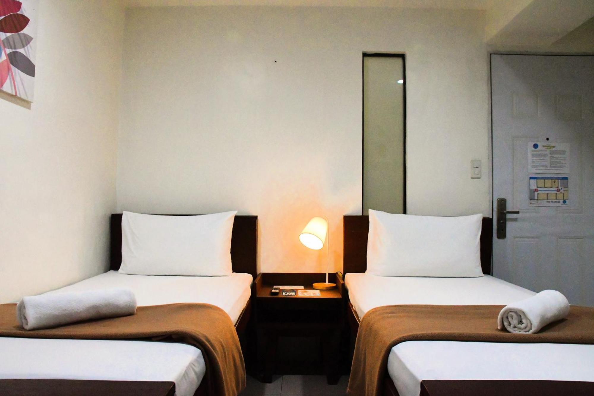 Arzo Hotel Makati Makati City Dış mekan fotoğraf