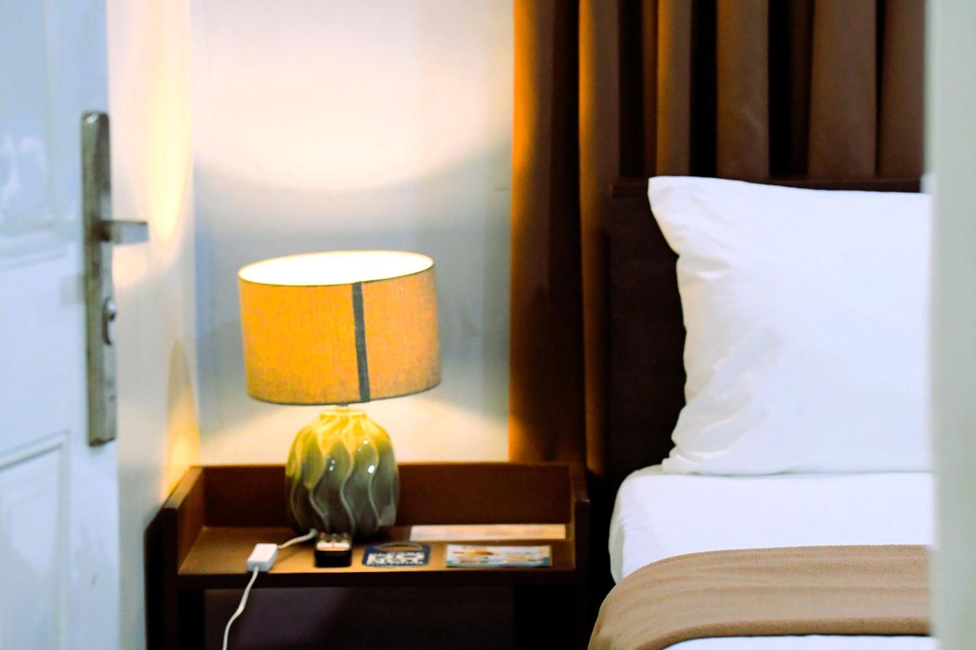 Arzo Hotel Makati Makati City Dış mekan fotoğraf